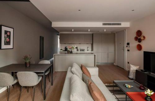 Galata Apartment | Modern 2-Bed, 2-Bath Retreat with Pet-Friendly Amenities