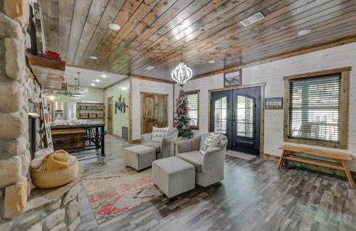 Broken Bow House | Family Retreat in Broken Bow with Private Hot Tub & Spa
