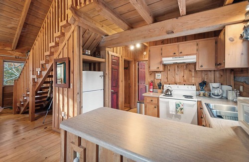 Vesta Cabin | Gorgeous Cabin - Fast 100mbps WiFi - Pet Friendly!