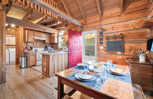 Vesta Cabin | Gorgeous Cabin - Fast 100mbps WiFi - Pet Friendly!
