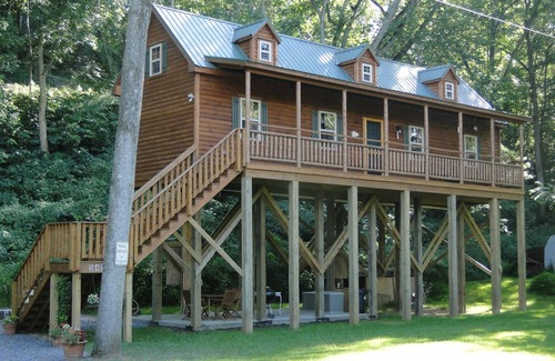 Shenandoah Cabin | Secluded Cabin with River Views and Spa Amenities