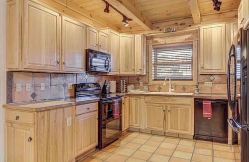 Payson Cabin | Scenic Cabin with Trail Access and Family-Friendly Amenities