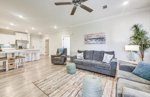 Calabash Apartment | Inviting Calabash Condo with Pool Access and Balcony