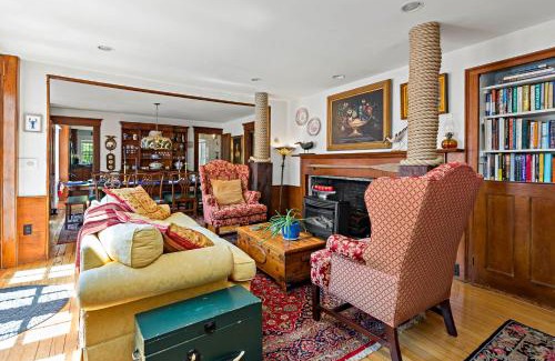 West Barnstable House | Cozy Farmhouse Retreat with Hot Tub near the Beach