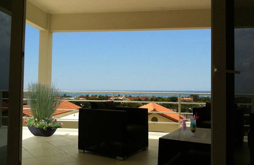 Piscadera Apartment | Oceanfront 2 Bedroom Apartment with Pool & Spa Amenities