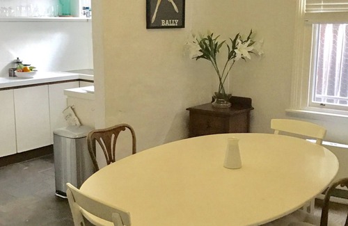 Subiaco House | Charming Subiaco Cottage: Walk to Kings Park & Cafes