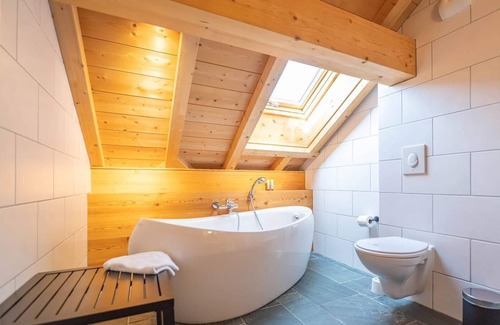 Huez-en-Oisans Ski Chalet | Inviting Chalet for 10 with Outdoor Jacuzzi in Huez