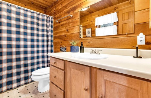 Bethel Ski Chalet | Inviting Chalet with Hot Tub & Scenic Views for 12 Guests