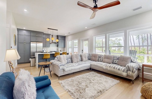 Oak Court House | Gorgeous coastal home with private pool and close to beach