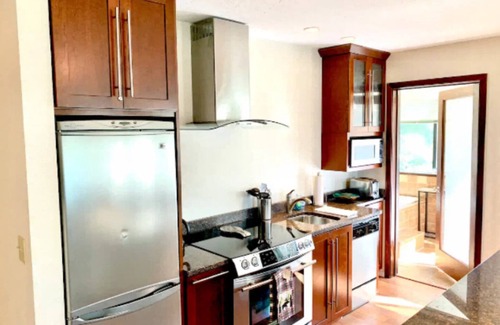 Bigfork Apartment | Relaxing Condo on Flathead Lake with Spa Tub and Kitchen