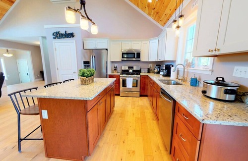 Conway House | Inviting Conway Home with Hot Tub, Full Game Room & Breakfast