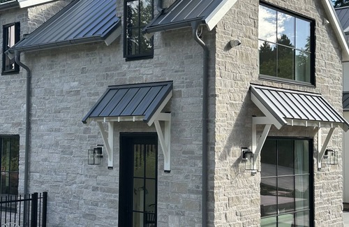 West Vancouver Cottage | Idyllic Cottage Retreat Steps from Trails and Beaches