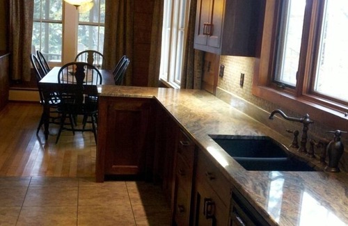 North Sutton House | Inviting Cottage with Lake View in Sunapee Area, Rated 9.8