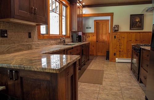North Sutton House | Inviting Cottage with Lake View in Sunapee Area, Rated 9.8