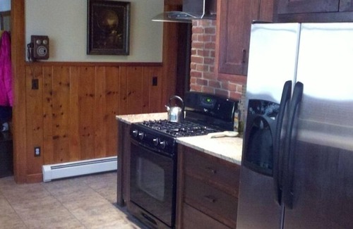 North Sutton House | Inviting Cottage with Lake View in Sunapee Area, Rated 9.8
