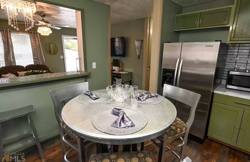Athens Cottage | Charming Cottage Near UGA - Pet and Child Friendly Haven