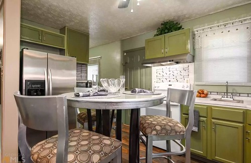 Athens Cottage | Charming Cottage Near UGA - Pet and Child Friendly Haven