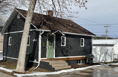 Sturgis House | Charming Cottage on Main Street Sturgis - Guest Rated 10/10