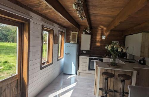 Etchinghill House | Tranquil Countryside Cabin with Family-Friendly Amenities