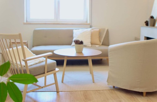 Fonte de Sesimbra Apartment | Cozy Haven Steps from Sesimbra Beaches for Family Fun