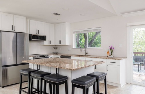 Austin House | Gorgeous Deck, Stunning Views | Treetop Vista by Portoro