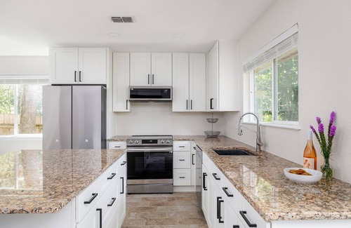 Austin House | Gorgeous Deck, Stunning Views | Treetop Vista by Portoro