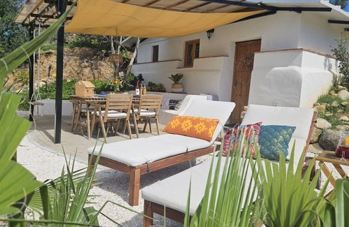 Alora Cottage | Inviting Casita with Pool and Scenic Mountain Views