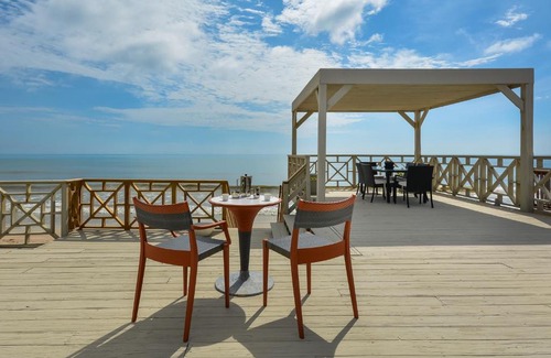 Bethune Beach House | Direct Oceanfront Summer Cottage with Spa Amenities
