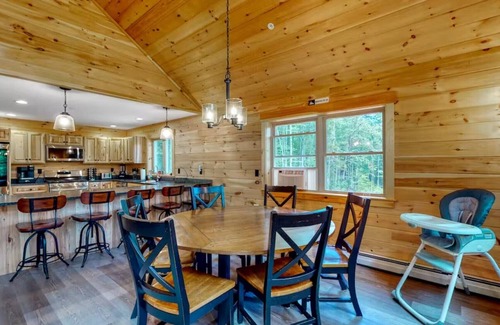 Carrabassett Valley Cabin | Inviting Dog-Friendly Cabin with Scenic Views & Hot Tub