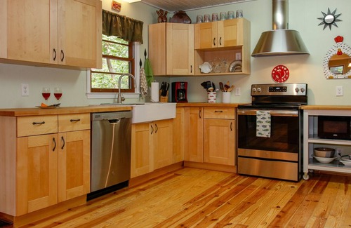 Reed Creek House | Tranquil Lakefront Retreat - Pet-Friendly Paradise Awaits!