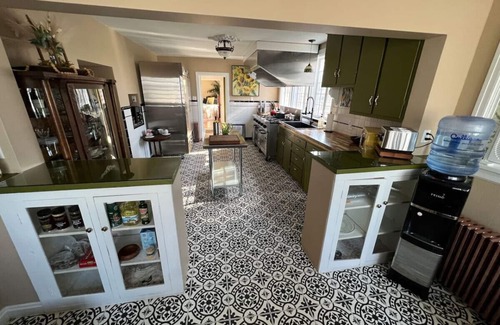 Perryville House | Inviting Downtown Retreat with Breakfast and Kitchen Access