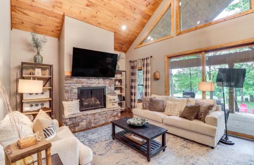 Drasco House | Inviting Drasco Home Steps from Greers Ferry Lake