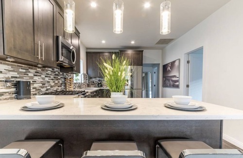 Chinatown House | Impressive DTLA Retreat with Hot Tub & Breathtaking Views