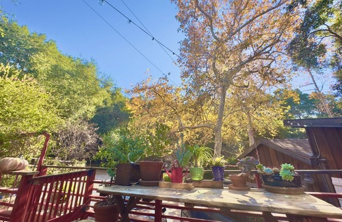 Topanga House | Elegant Topanga House - Kitchen & Steps from the Beach