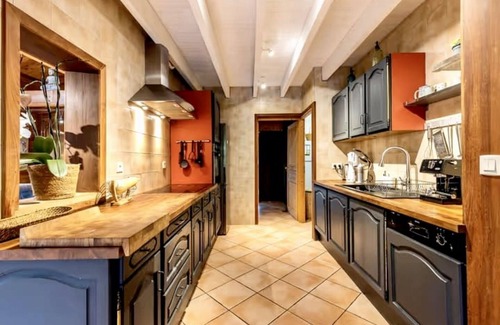 Piraillan House | Exotic Style Villa with Jacuzzi and Ocean View Amenities