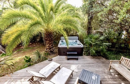 Piraillan House | Exotic Style Villa with Jacuzzi and Ocean View Amenities