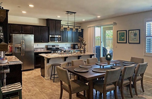Visalia House | Beautiful Family Retreat Near Sequoia National Park