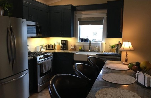 Windham Apartment | Elegant 2 King Apartment in Downtown Windham - Guest Rated 10/10