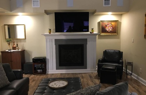 Windham Apartment | Elegant 2 King Apartment in Downtown Windham - Guest Rated 10/10