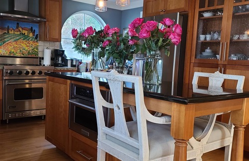 Boston Harbor House | Beach House Retreat in Olympia, WA - Guest Rated 10/10