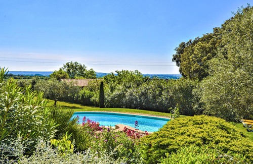 Labaume House | Family-Friendly 3 Bedroom Retreat in Montaren et St Mediers