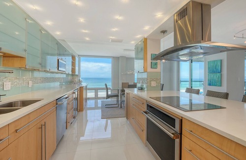 Longboat Key Condo | Gorgeous Full Gulf Front Condo.