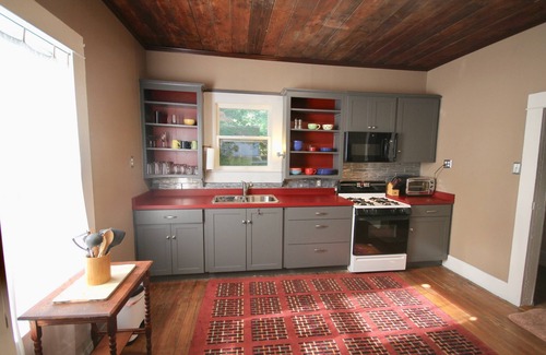 Holly House | Tranquil Garden St. House: Steps from Downtown & Parks