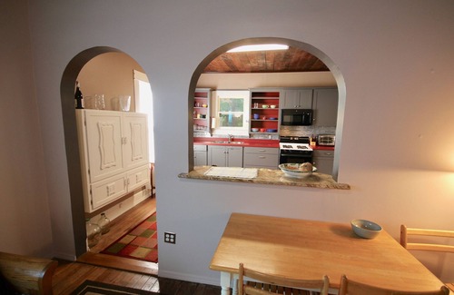 Holly House | Tranquil Garden St. House: Steps from Downtown & Parks
