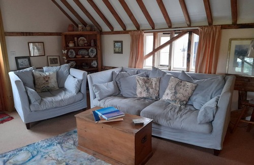Chediston House | Inviting 2-Bedroom Barn, Pet-Friendly Near Halesworth