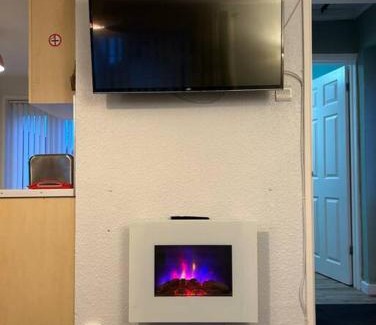 Scurlage Apartment | Charming Gower Chalet with Ocean View and Hot Tub
