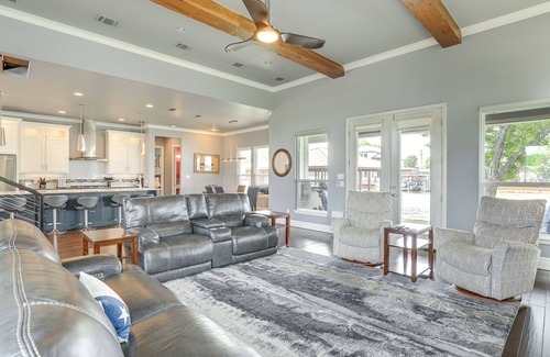 Granbury House | Inviting Granbury Lake House with Hot Tub and Dock Access
