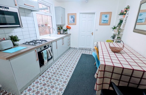 Stoke Newington House | Family-Friendly 5 Bed Home with Garden in Trendy Area
