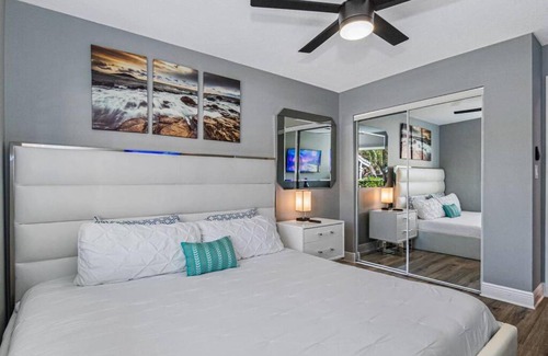 Pinellas Park House | Inviting Pool House Steps from Gulf Beaches for Your Getaway