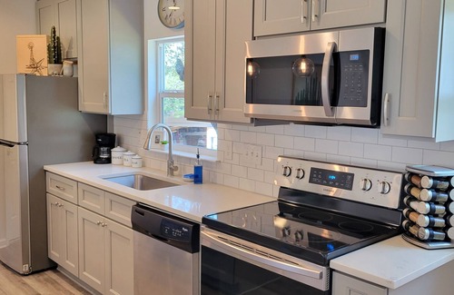 West Cave Estates House | Discover a Hill Country Cottage Near Wineries & Family Fun!